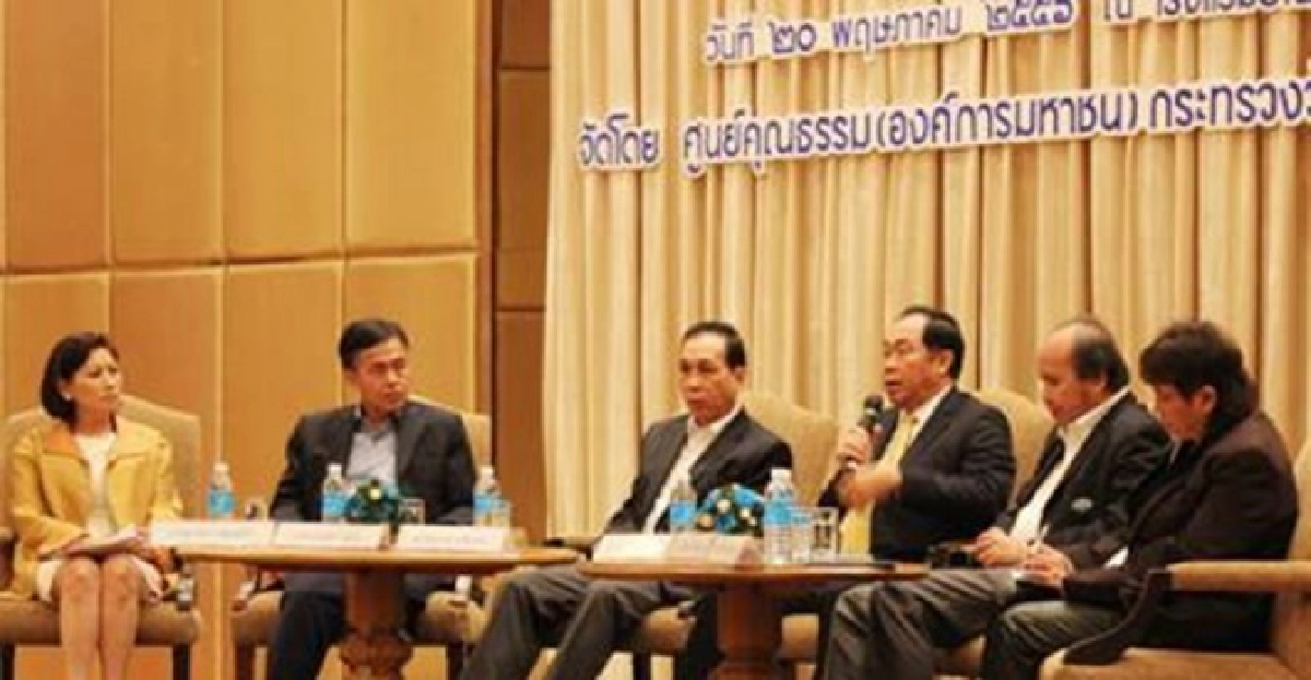 นักวิชาชีพสื่อจี้กสทช.คุม'ทีวีเสื้อสี' นักวิชาชีพสื่อจี้กสทช.คุม'ทีวีเสื้อสี'