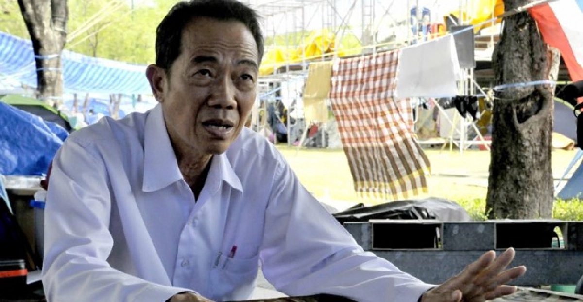 'ม็อบสนามหลวง'ยันไม่ย้ายที่ชุมนุม 'ม็อบสนามหลวง'ยันไม่ย้ายที่ชุมนุม