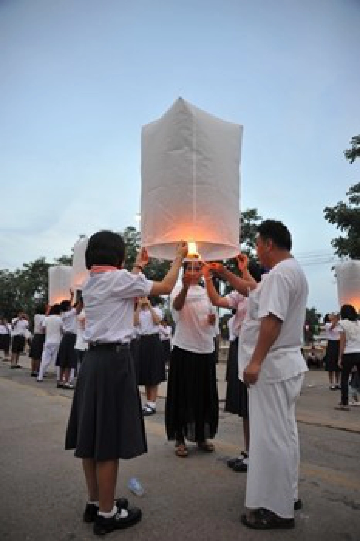 ร้อยใจภักดิ์ ถวายเป็นพระราชกุศล