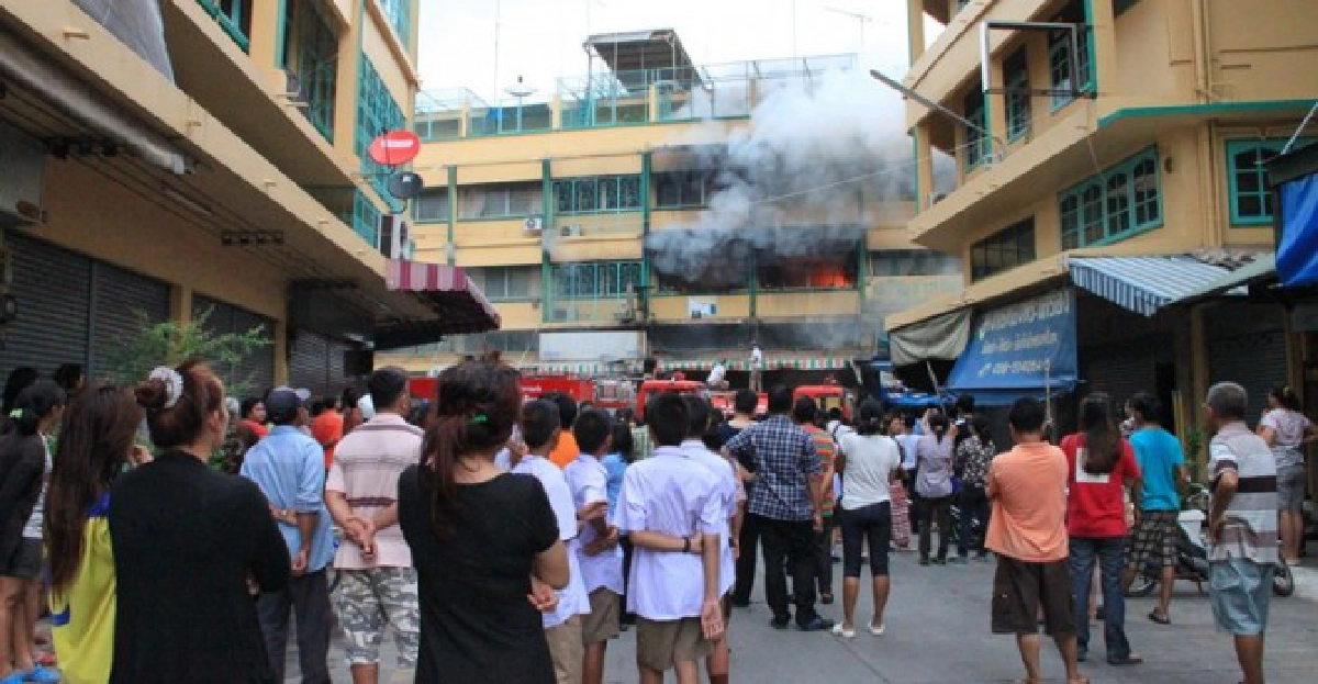 ไฟไหม้!ร้านค้าส่งขนมตลาดทรัพย์สินฯ ไฟไหม้!ร้านค้าส่งขนมตลาดทรัพย์สินฯ