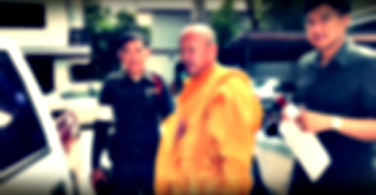 อึ้ง!พระขอรับบิณฑบาตสุรากลางตลาด อึ้ง!พระขอรับบิณฑบาตสุรากลางตลาด