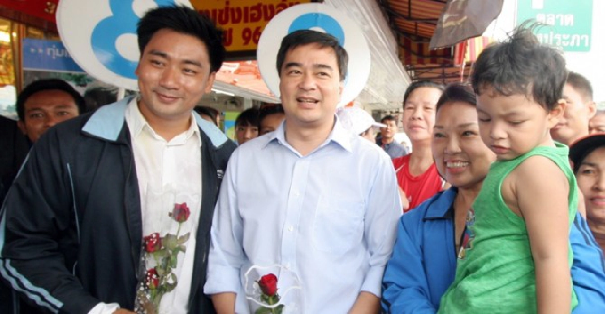'มาร์ค'ลุยดอนเมืองช่วย'อี้'หาเสียง 'มาร์ค'ลุยดอนเมืองช่วย'อี้'หาเสียง