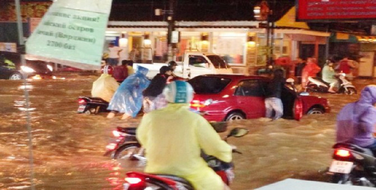'น้ำท่วม'ภูเก็ตอ่วมฝนตกนาน3ชม. 'น้ำท่วม'ภูเก็ตอ่วมฝนตกนาน3ชม.