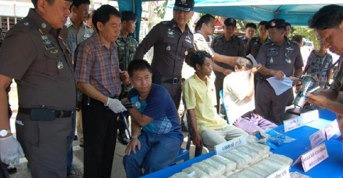 จับม้งขนยาบ้า120,000เม็ด
จับม้งขนยาบ้า120,000เม็ด