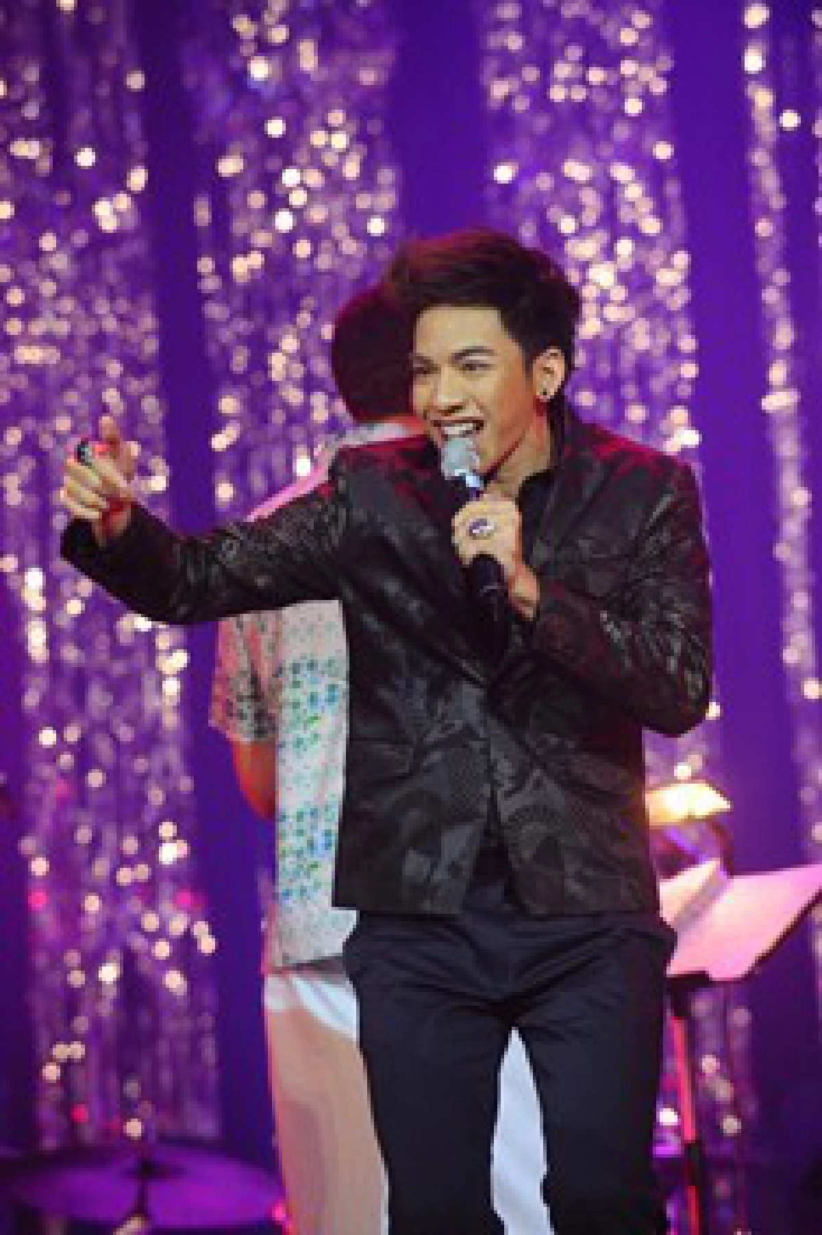 ศิลปินไทยแท็กทีมปะทะวงระดับโลก
ศิลปินไทยแท็กทีมปะทะวงระดับโลก
