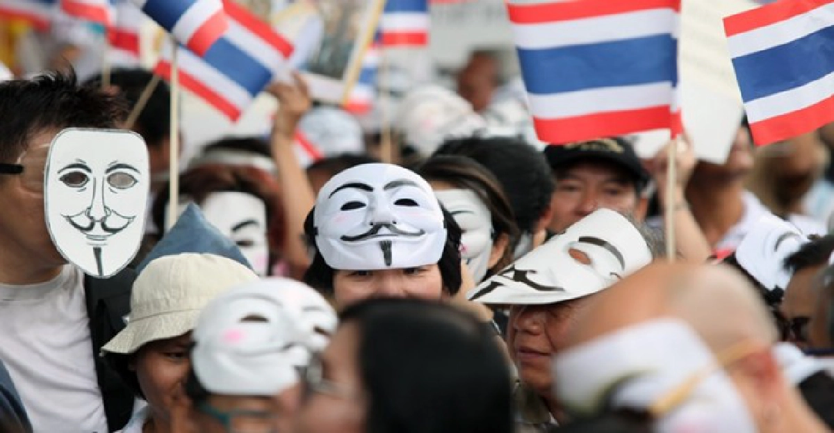 'หน้ากากขาว'ยันพรึ่บเซ็นทรัลเวิลด์ 'หน้ากากขาว'ยันพรึ่บเซ็นทรัลเวิลด์