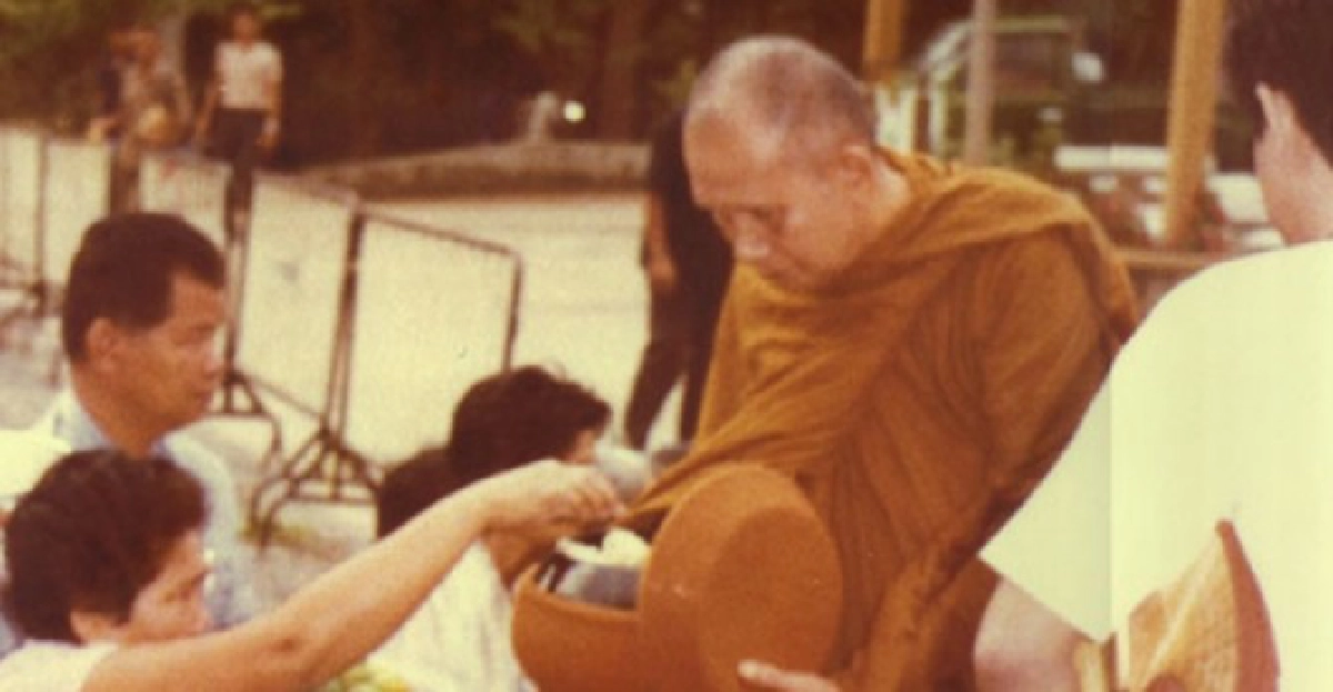 พระเณรไม่ควรอยู่อย่างหรูหราเป็นพระต้องจน พระเณรไม่ควรอยู่อย่างหรูหราเป็นพระต้องจน