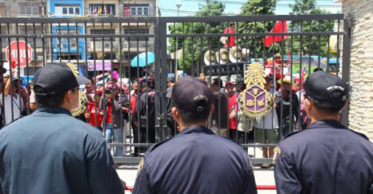 แดงบุกปปช.ค้าน'ศรีสุวรรณ'ร้องปมน้ำ