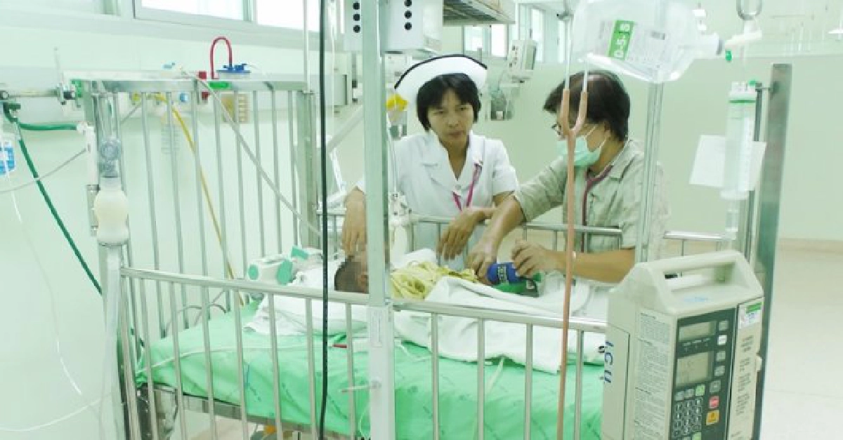 เด็กถูกพ่อโหดจับยัดแป้งอาการยังทรงตัว เด็กถูกพ่อโหดจับยัดแป้งอาการยังทรงตัว