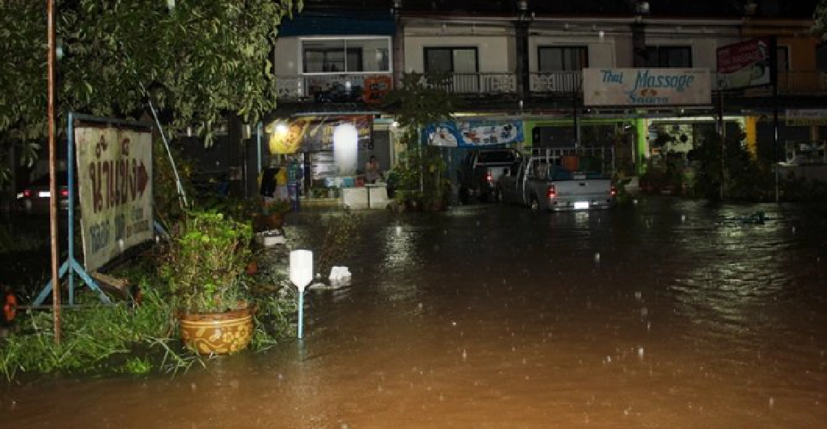 อ่วม!'พังงา'ฝนตกหนักน้ำป่าไหลหลาก