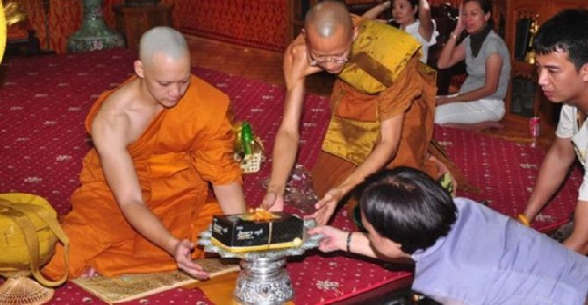 'บี้ เดอะสตาร์'ย่องบวชแก้บน 'บี้ เดอะสตาร์'ย่องบวชแก้บน