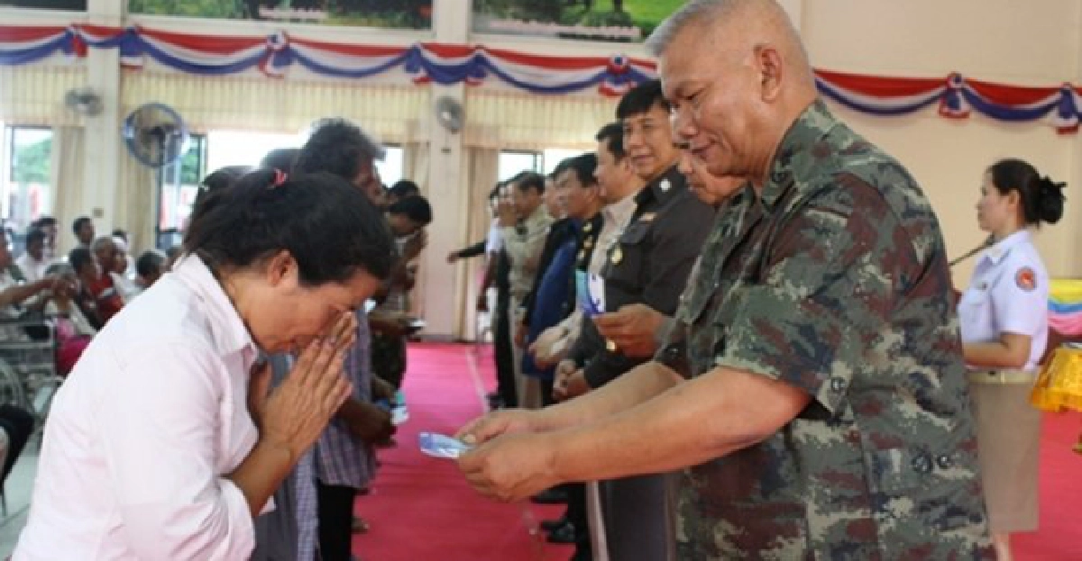 พอกันที'ประชานิยมสหาย' พอกันที'ประชานิยมสหาย'