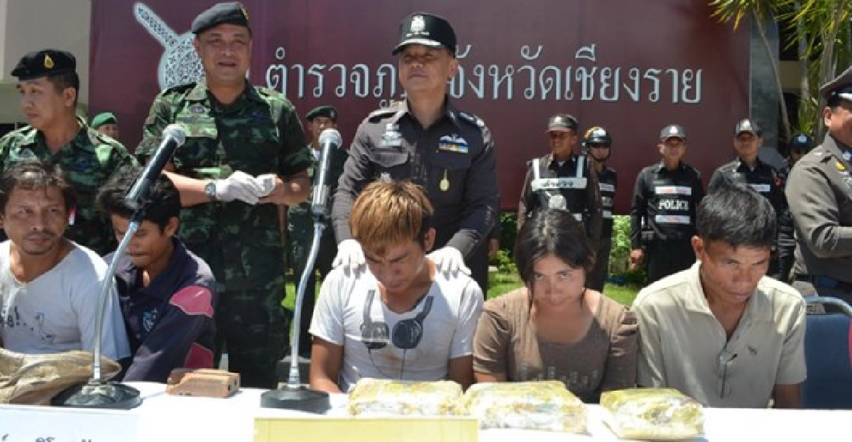 รวบ!4ผู้ต้องหายึดไอซ์3กก. รวบ!4ผู้ต้องหายึดไอซ์3กก.