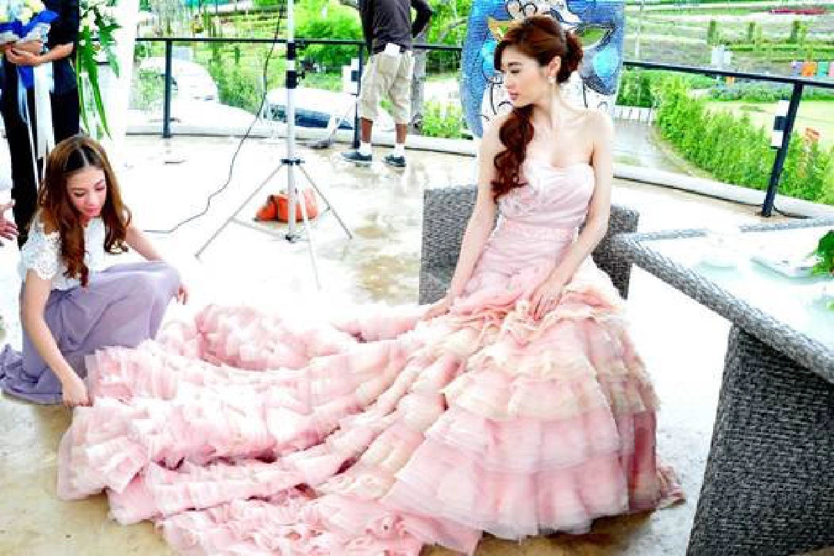 'แป้ง'ปวดใจ!!ทนดู'สน-ยิปซี'ถ่ายรูปวิวาห์
'แป้ง'ปวดใจ!!ทนดู'สน-ยิปซี'ถ่ายรูปวิวาห์