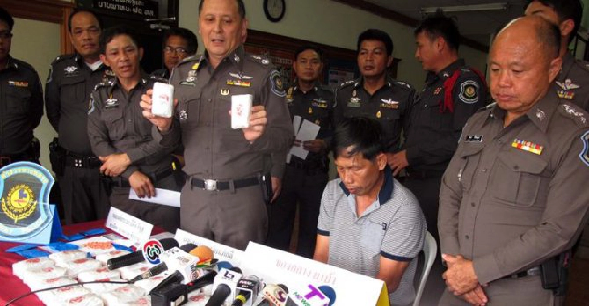 จับหนุ่มใหญ่ขนยาบ้าเกือบแสนเม็ด
จับหนุ่มใหญ่ขนยาบ้าเกือบแสนเม็ด