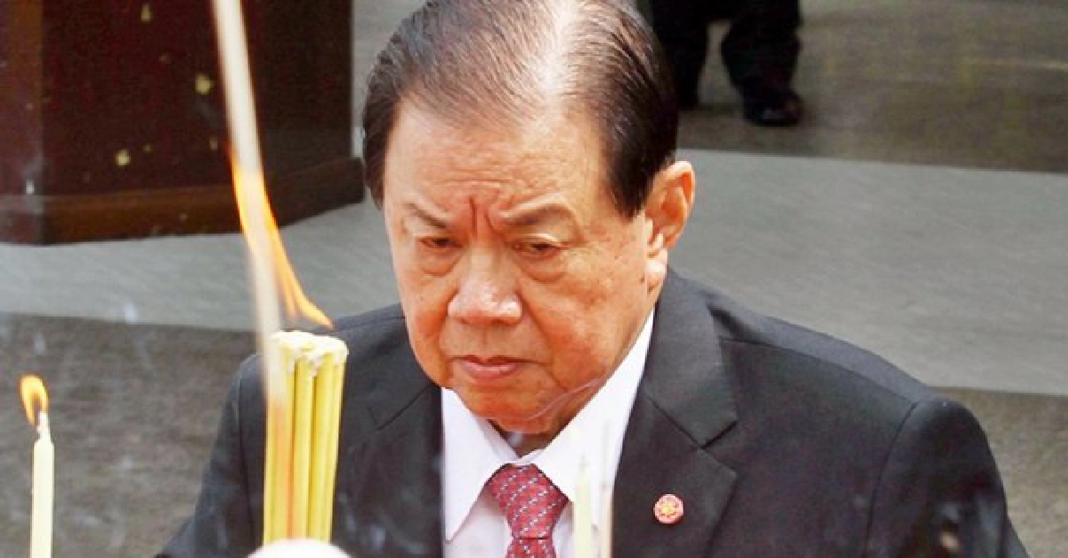 'ยุทธศักดิ์'เลี่ยงสื่อ-หนีตอบ'คลิปฉาว' 'ยุทธศักดิ์'เลี่ยงสื่อ-หนีตอบ'คลิปฉาว'