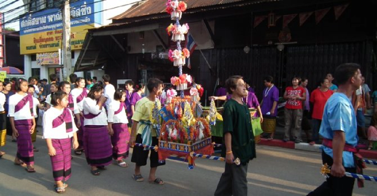 ศิลป์แห่งแผ่นดิน : ประตูความรักลับแล ศิลป์แห่งแผ่นดิน : ประตูความรักลับแล
