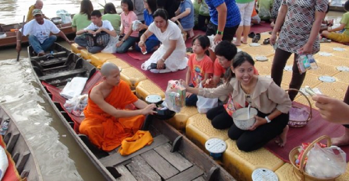 ชาวบ้านร่วมบุญ'เข้าพรรษา'คึกคัก! ชาวบ้านร่วมบุญ'เข้าพรรษา'คึกคัก!