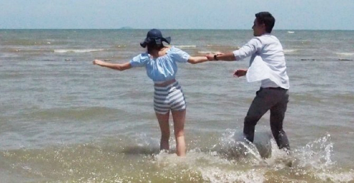 'อ๋อม-ฉัตร'สวีทริมหาดหวานไม่กลัวดำ
'อ๋อม-ฉัตร'สวีทริมหาดหวานไม่กลัวดำ