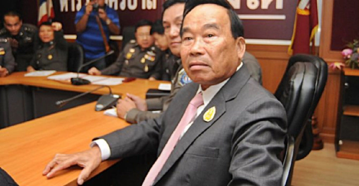 'เสธ.อ้าย'รับไม่ได้ผู้หญิงนั่ง'รมว.กห.'