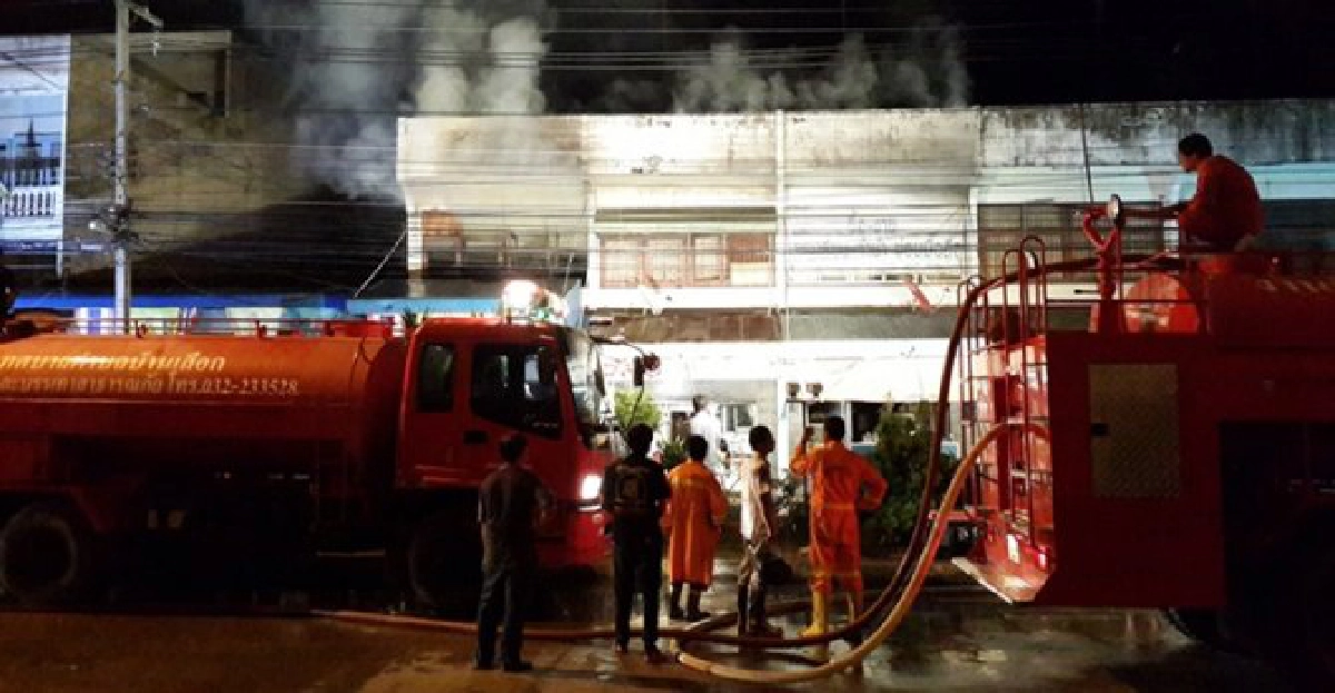 ไฟไหม้ร้านประดับยนต์สูญกว่า10ล. ไฟไหม้ร้านประดับยนต์สูญกว่า10ล.