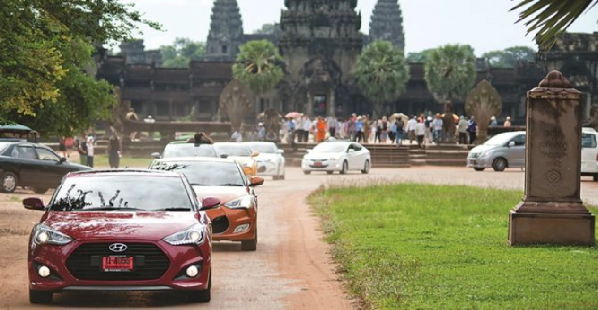ควบ'เวโลสเตอร์ สปอร์ตร่วมสมัย'ชมนครวัด ควบ'เวโลสเตอร์ สปอร์ตร่วมสมัย'ชมนครวัด