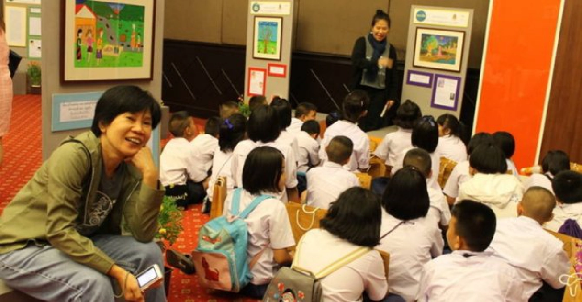 หนังสือที่เธอถือมา : ขบวนการอ่านสนุก หนังสือที่เธอถือมา : ขบวนการอ่านสนุก
