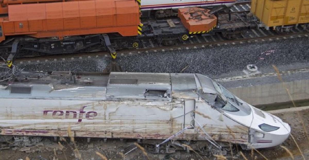 โทรแล้วขับ!รถไฟแหกโค้งตาย79 โทรแล้วขับ!รถไฟแหกโค้งตาย79