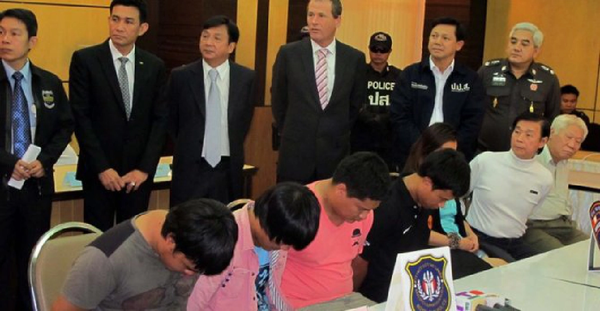 ปส.จับแก๊งค้ายายึดสารตั้งต้นผลิตยาอีมูลค่า8หมื่นล้าน
ปส.จับแก๊งค้ายายึดสารตั้งต้นผลิตยาอีมูลค่า8หมื่นล้าน