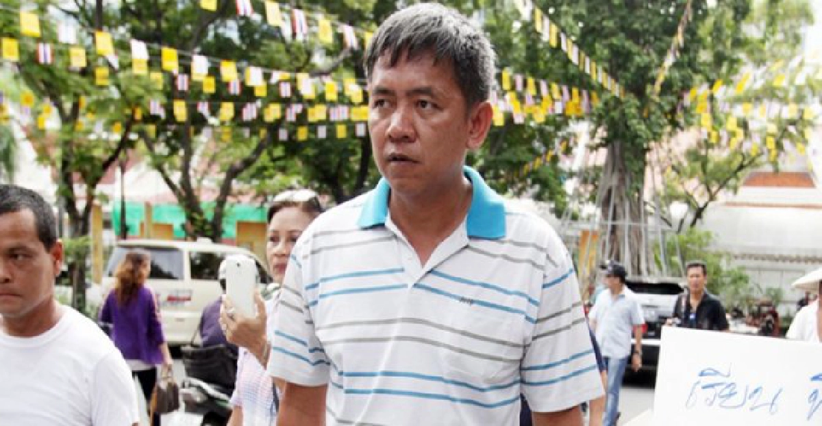 'ผู้กองปูเค็ม'นำมวลชนบุก'พท.' 'ผู้กองปูเค็ม'นำมวลชนบุก'พท.'