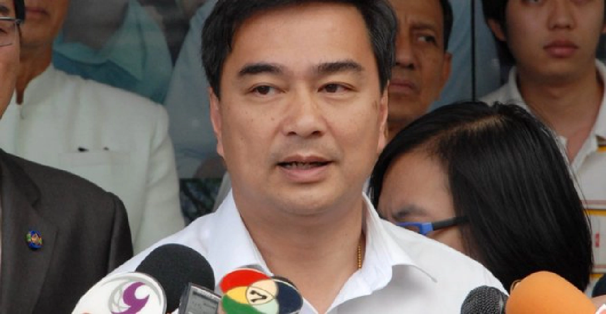'มาร์ค'เมิน'ปู'เชิญถกปฏิรูปการเมือง 'มาร์ค'เมิน'ปู'เชิญถกปฏิรูปการเมือง