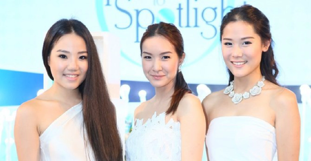 สาวย้ำผิวสวยต้องมีผู้ช่วย
สาวย้ำผิวสวยต้องมีผู้ช่วย