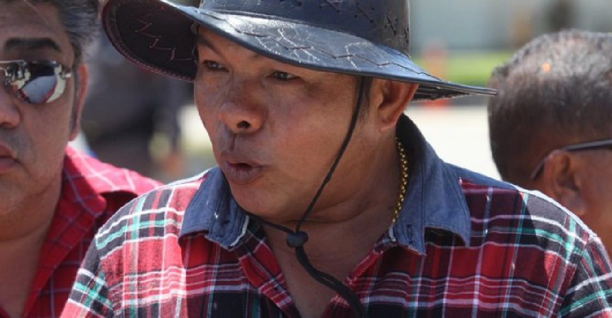 'เล็ก บ้านดอน'นำทัพ'แดง'บุก'ปชป.' 'เล็ก บ้านดอน'นำทัพ'แดง'บุก'ปชป.'