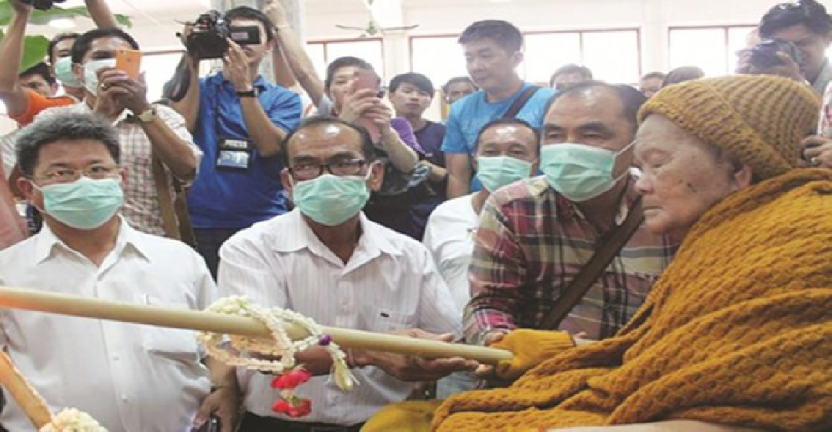 เหรียญหลวงพ่อคูณรุ่น ๙๐ เหรียญหลวงพ่อคูณรุ่น ๙๐