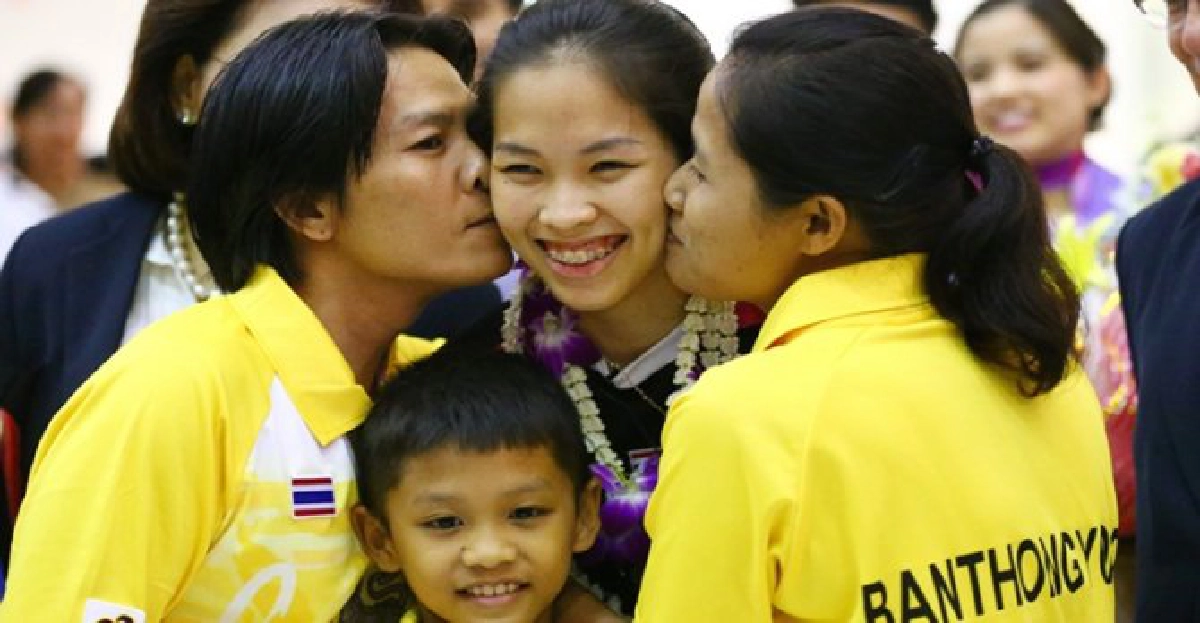 ชมภาพ!'น้องเมย์'กลับไทย