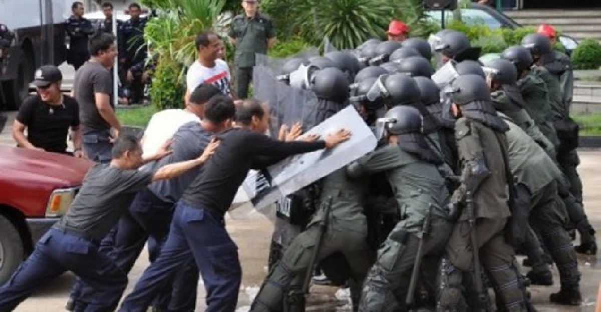 ทัพบกจัดร้อย.ฉก.ชป.รับ'ยิ่งลักษณ์' ทัพบกจัดร้อย.ฉก.ชป.รับ'ยิ่งลักษณ์'