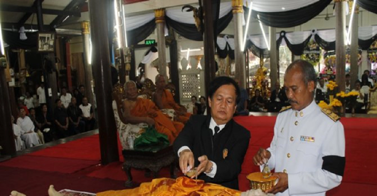 สิ้นเกจิดัง!'หลวงพ่อโหวกวัดเขาบันไดอิฐ สิ้นเกจิดัง!'หลวงพ่อโหวกวัดเขาบันไดอิฐ