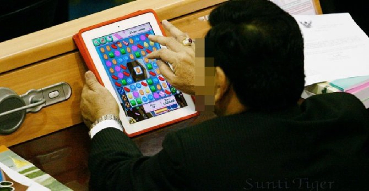 งามหน้าอีก!ส.ส.ไทย'เล่นเกมส์-ดูรูปหวิว' งามหน้าอีก!ส.ส.ไทย'เล่นเกมส์-ดูรูปหวิว'
