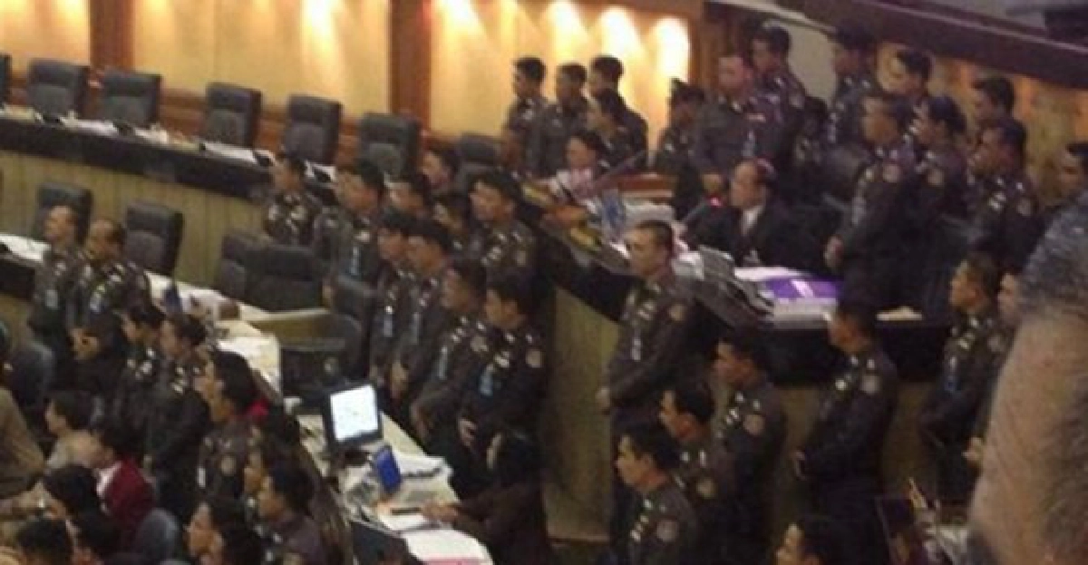 สภาป่วนหนัก!สั่งพัก-ประชุมใหม่21ส.ค.