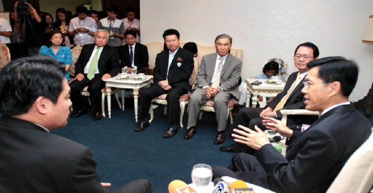 'วราเทพ'เผย'พธม.-ปชป.'ไม่ร่วมเวทีปฏิรูป
'วราเทพ'เผย'พธม.-ปชป.'ไม่ร่วมเวทีปฏิรูป