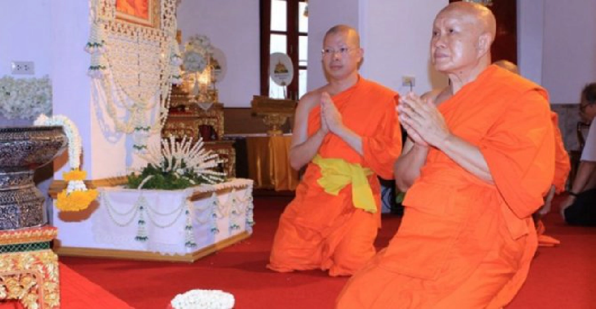 พระพรหมคุณาภรณ์คารวะศพสมเด็จเกี่ยว พระพรหมคุณาภรณ์คารวะศพสมเด็จเกี่ยว