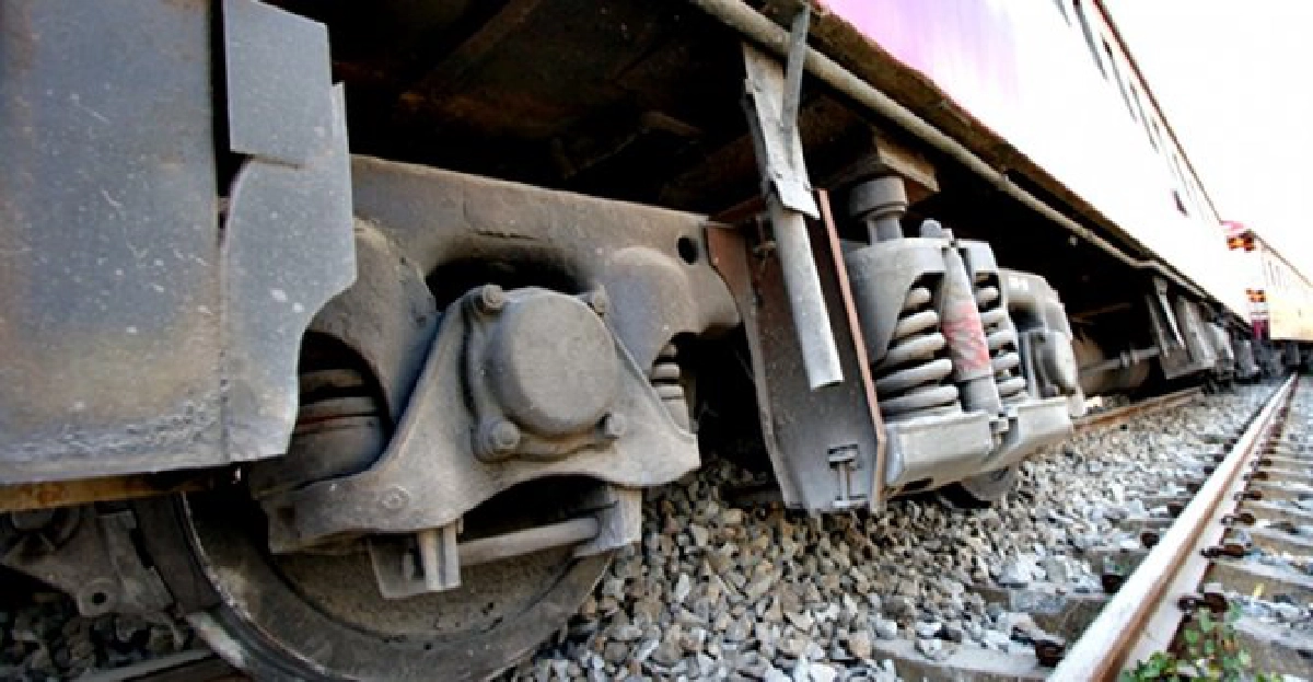 ระทึก!รถไฟฟรีเชียงใหม่-กทม.ตกราง
ระทึก!รถไฟฟรีเชียงใหม่-กทม.ตกราง