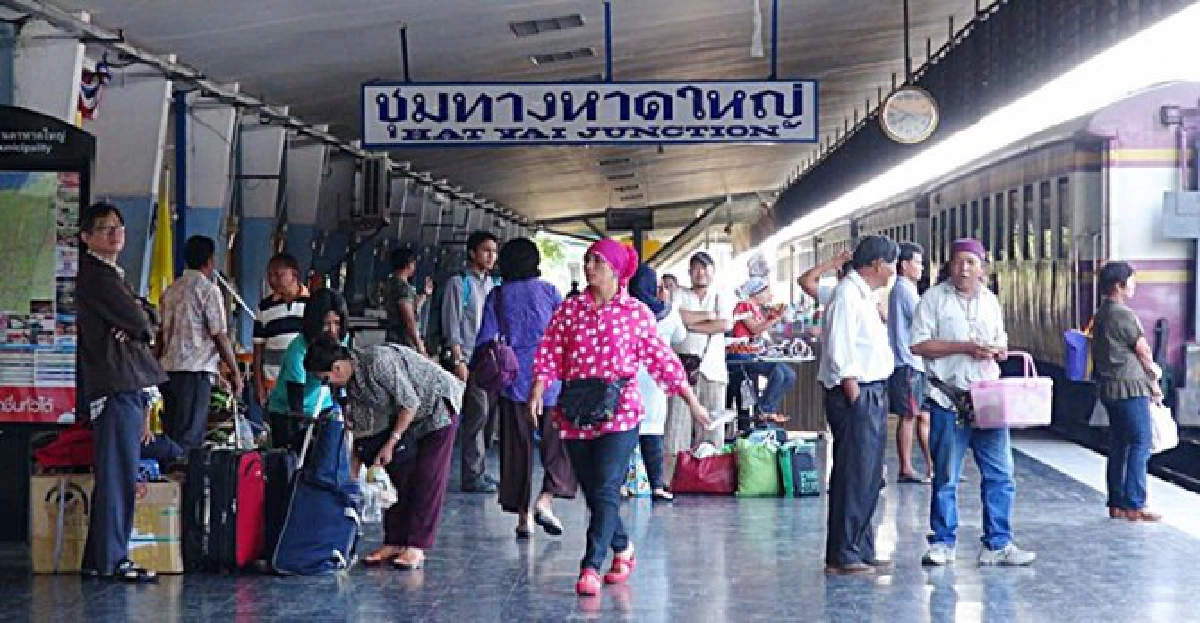 รถไฟสายใต้อัมพาต!'ม็อบสวนยาง'ปิดแน่น
รถไฟสายใต้อัมพาต!'ม็อบสวนยาง'ปิดแน่น