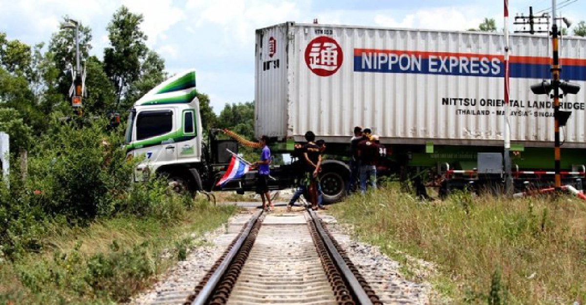 ม็อบยางยืดเยื้อ!รฟท.หยุดเดินรถไฟใต้ ม็อบยางยืดเยื้อ!รฟท.หยุดเดินรถไฟใต้