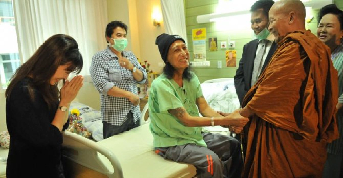 'สายัณห์'สดชื่นได้ไหว้พระวัดไร่ขิง 'สายัณห์'สดชื่นได้ไหว้พระวัดไร่ขิง