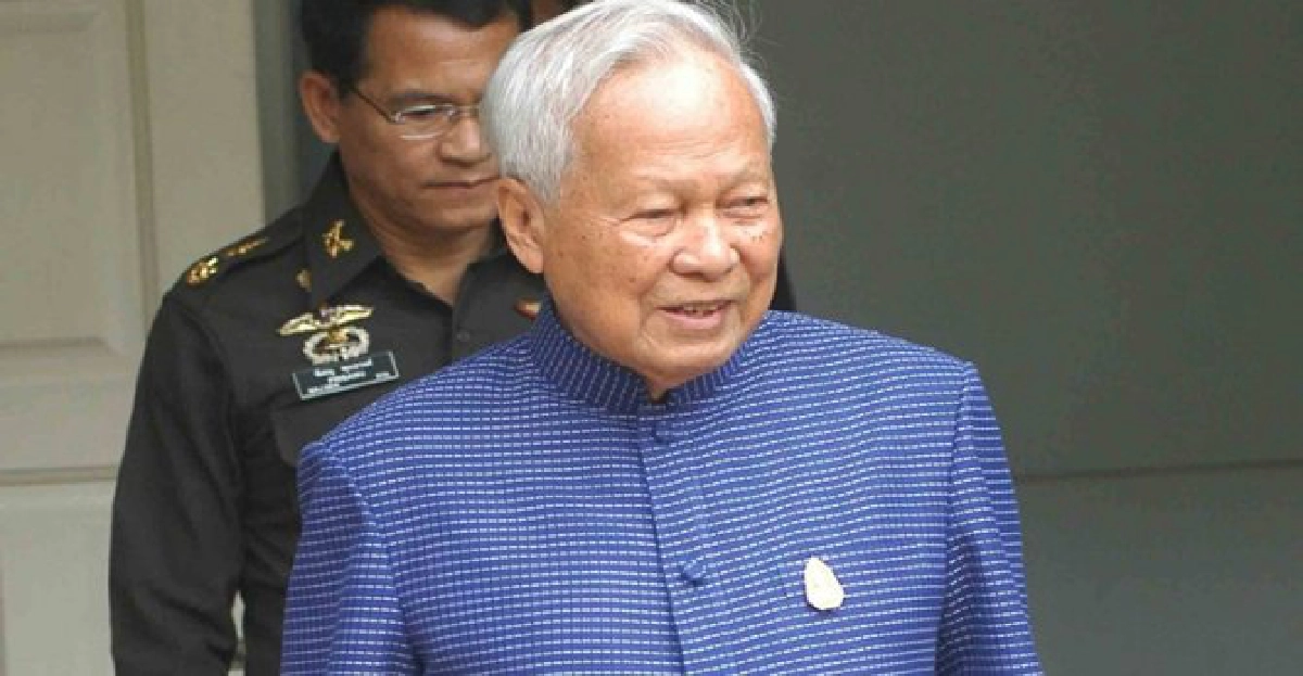 'ป๋าเปรม'ปวดท้องหามส่งรพ.ด่วน 'ป๋าเปรม'ปวดท้องหามส่งรพ.ด่วน