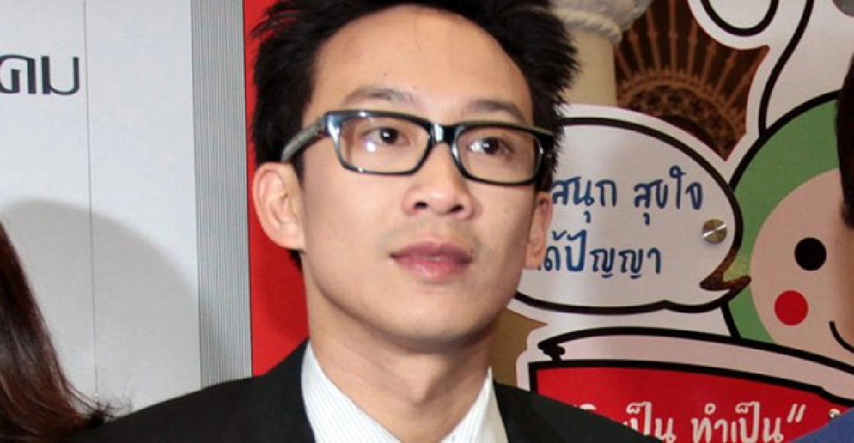 'โอ๊ค'โพสต์อัด'เชน'ทุ่มเก้าอี้กลางสภาฯ