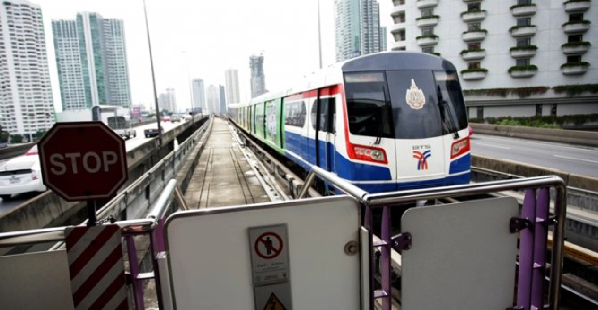 สาวพลัดตกสถานีรถไฟฟ้าดับช่วงฝนตกหนัก สาวพลัดตกสถานีรถไฟฟ้าดับช่วงฝนตกหนัก