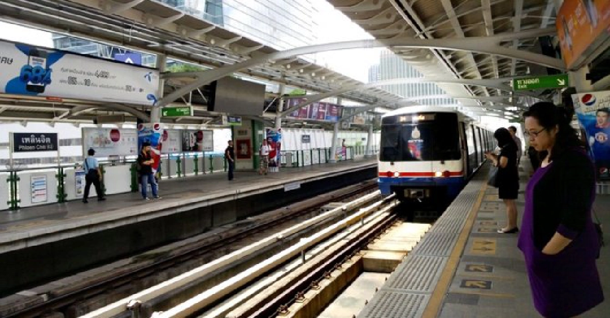 ตร.เชื่ออุบัติเหตุทำสาวพลัดตกสถานีรถไฟฟ้า ตร.เชื่ออุบัติเหตุทำสาวพลัดตกสถานีรถไฟฟ้า