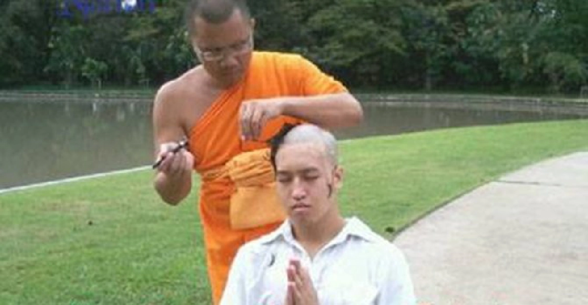 'น้องบิ๊ก'บวชให้พ่อสายัณห์ที่ธรรมกาย 'น้องบิ๊ก'บวชให้พ่อสายัณห์ที่ธรรมกาย